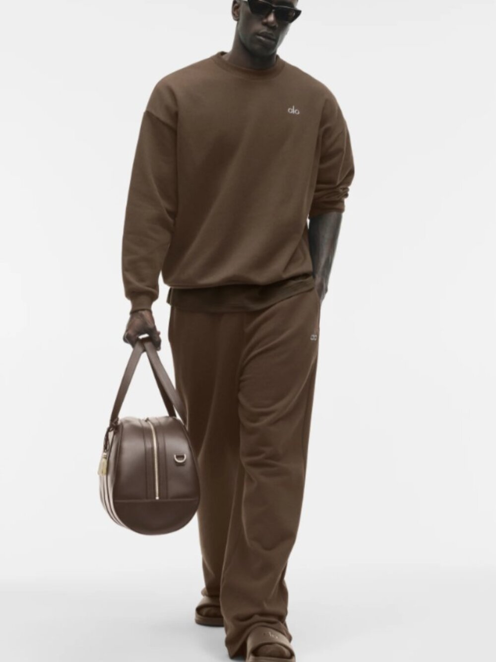 ALO Yoga Unisex Accolade Sweatshirt & Straight Leg Sweatpant Set Espresso M NWT - Picture 8 of 11